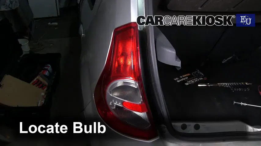 2009 Dacia Sandero Stepway MPI 1.6L 4 Cyl. Éclairage Feu antibrouillard (remplacer l'ampoule)